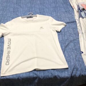 Men's white short-sleeved T-shirt with simple round neck